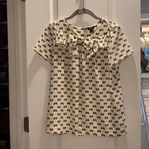 Short sleeve cream too with bow